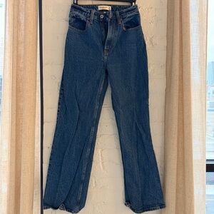 Abercrombie & Fitch Curve Love 90’s Relaxed Jean High Rise